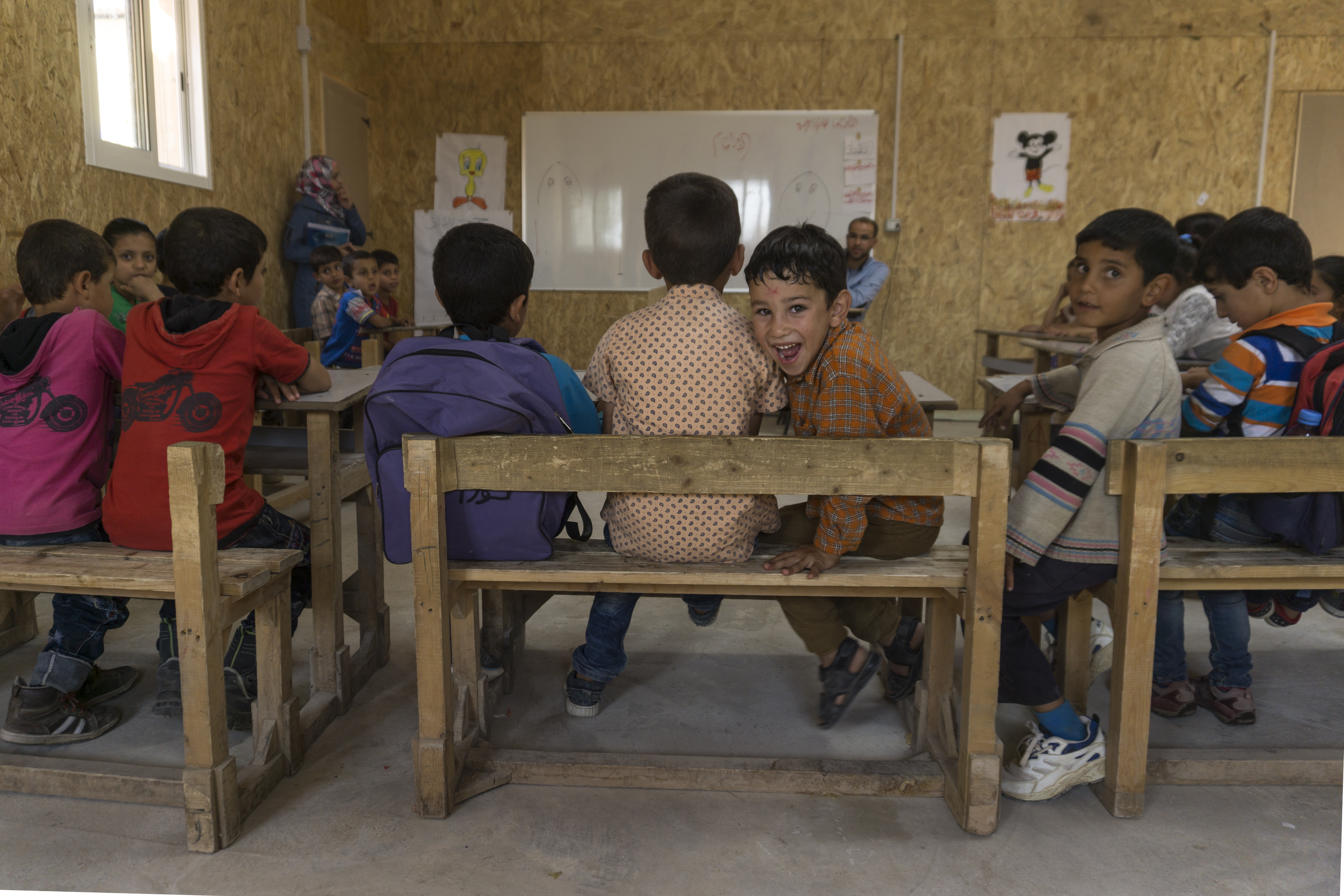Syrian children attend class in Jarahieh. (CatalyticAction)