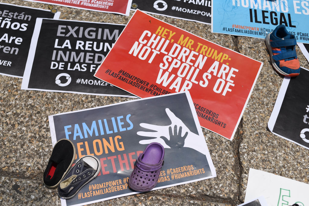Migrant Sign Looking Past Outrage and Violence to See the Border — Refugees Deeply